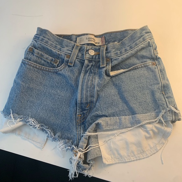 Perfect vintage Levi distressed jean shorts!!! - Picture 1 of 5